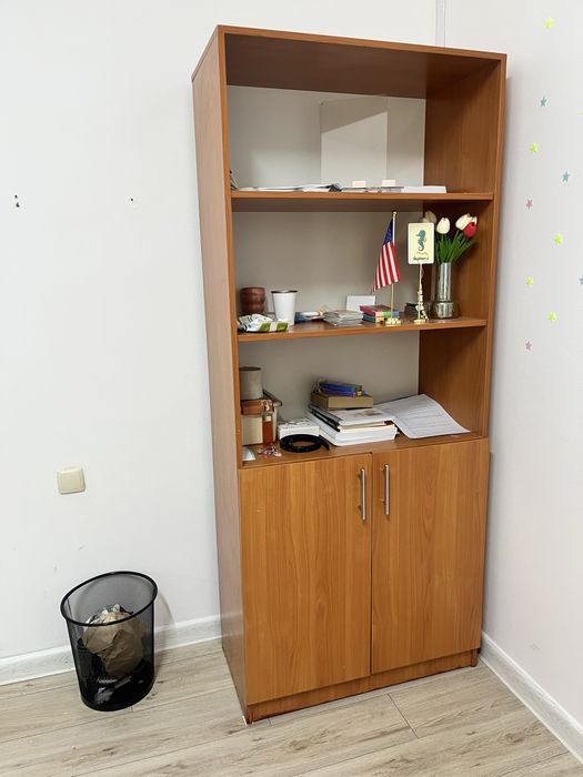 Продается 5 парт, 12 стульев, 1 шкаф, 1 парта учителя