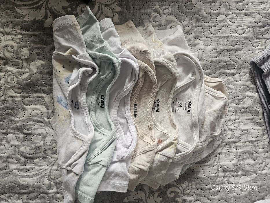 Дрехи за бебе 6-9м. Яке, елек комплект, боди