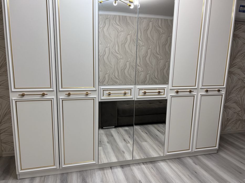 Продам большой шкаф б/у