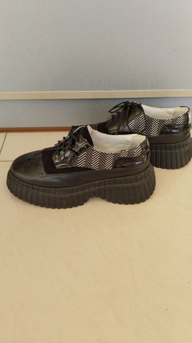 Продават се нови обувки от естествена кожа