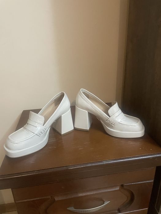 Дамски лоуфъри на ток Gianni