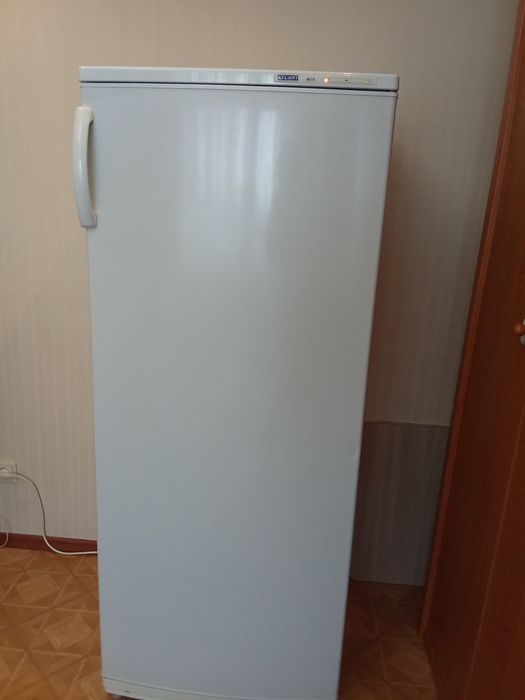 Продам морозильную камеру "Атлант"