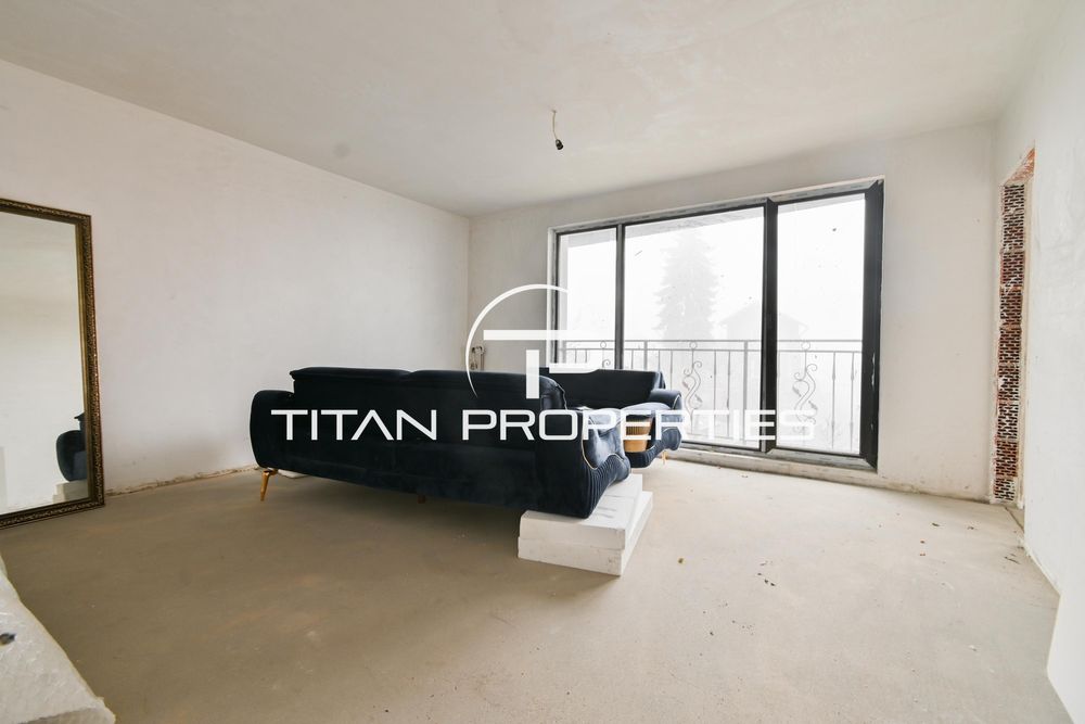 Тристаен за продажба в м-т Гърдова глава