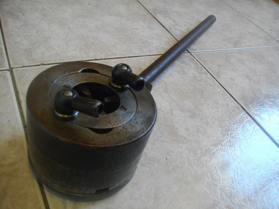 Винторезка винтонарезка плашка чешмеджийска за резби тръби 1/4"-1 1/2"