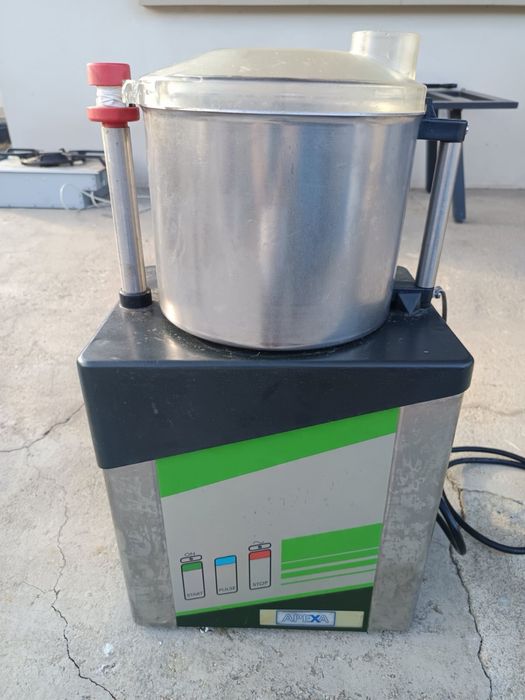 Професионален кухненски робот Apexa 750W (за заведения и кулинария)
