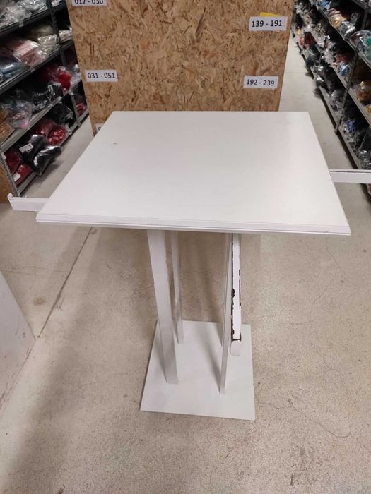 Метална въртележка за дрехи с плот