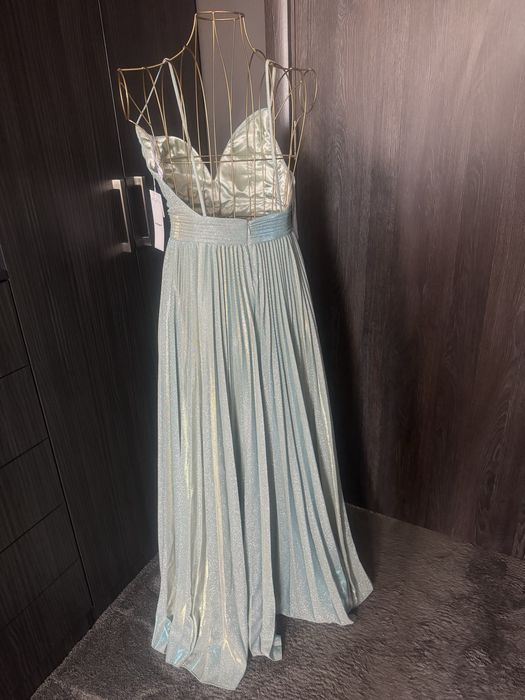 Дамска рокля уникален цвят