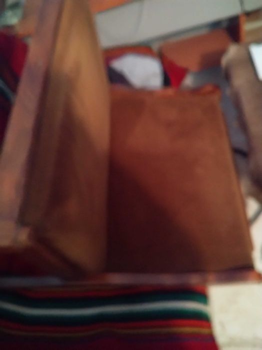 Холна трапезна маса с столове и пейки