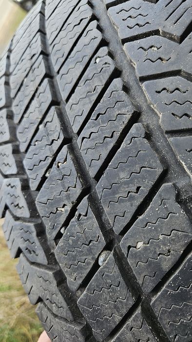 4бр гуми 215 65 16С барум