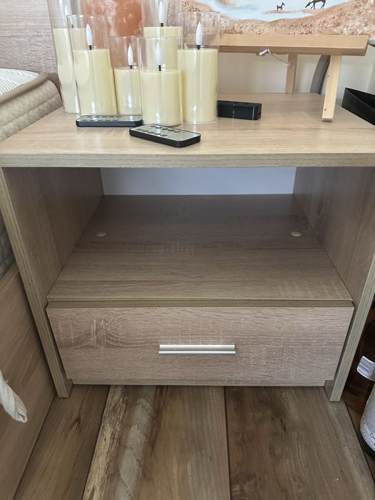 Легло с матрак 140/200 и нощно шкафче