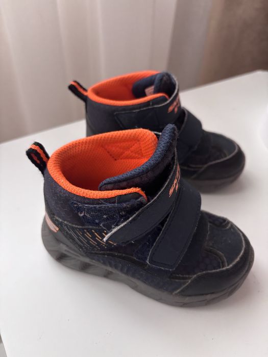 Vand adidasi skechers marimea 23