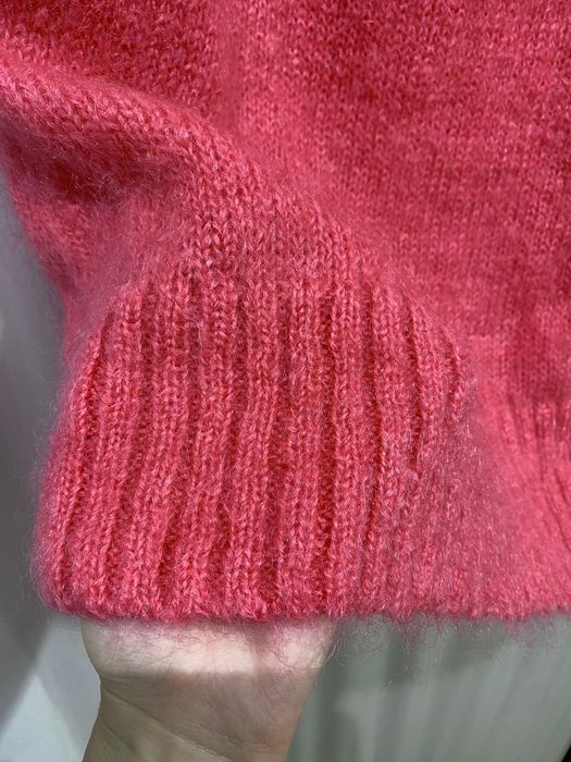 Нов пуловер от мохер и вълна Cos в ярко розово