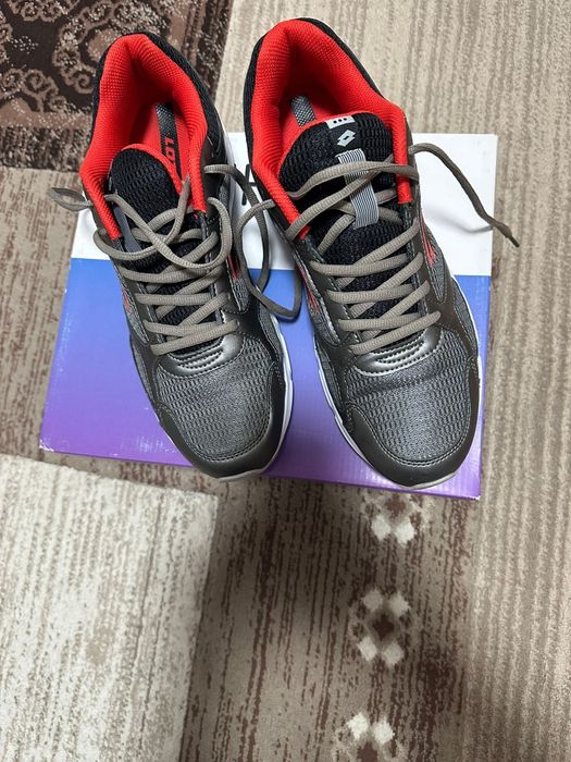 Vind adidași Lotto.