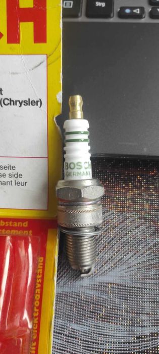Четири оригинални нови свещи Bosch W225 T30 - Германия