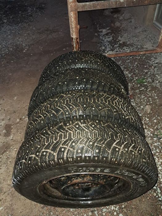 Қыстық дөңгелектер сатылады,