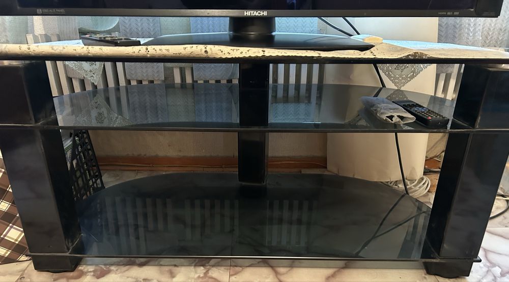 Стеклянная подставка под телевизор