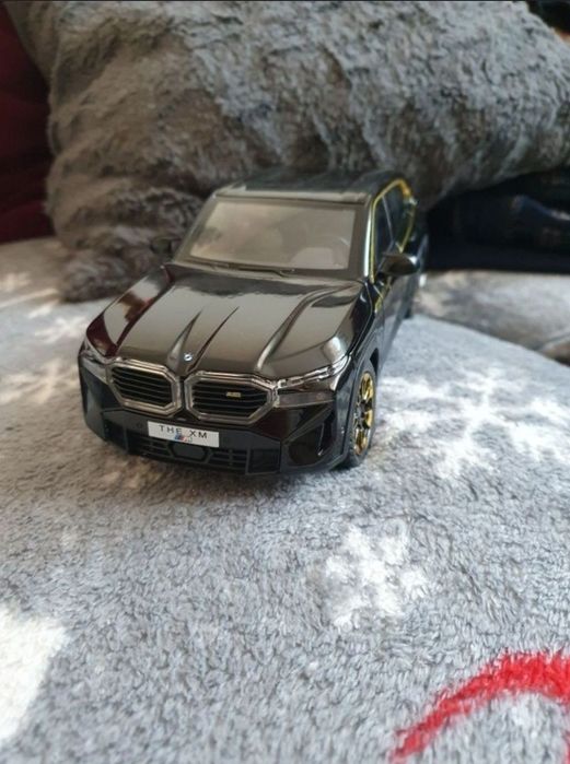 Macheta metalica BMW the XM scara 1:24 noua