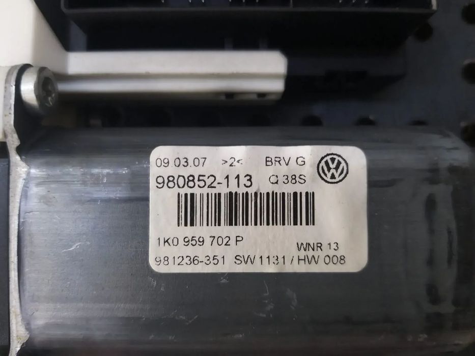 Motoras macara dreapta fata vw passat b6 992729105 1k0959792l 980852113 1k0959702p