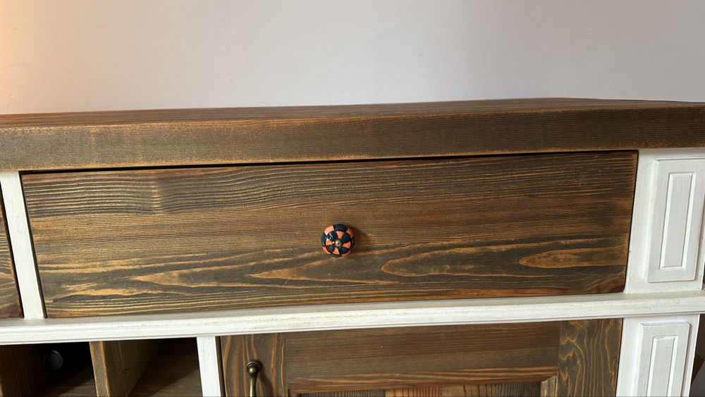 Стилен скрин от масивен бор с уникален дизайн - гр. София