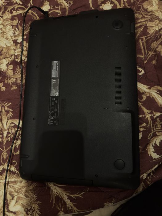 Продавам лаптоп Asus