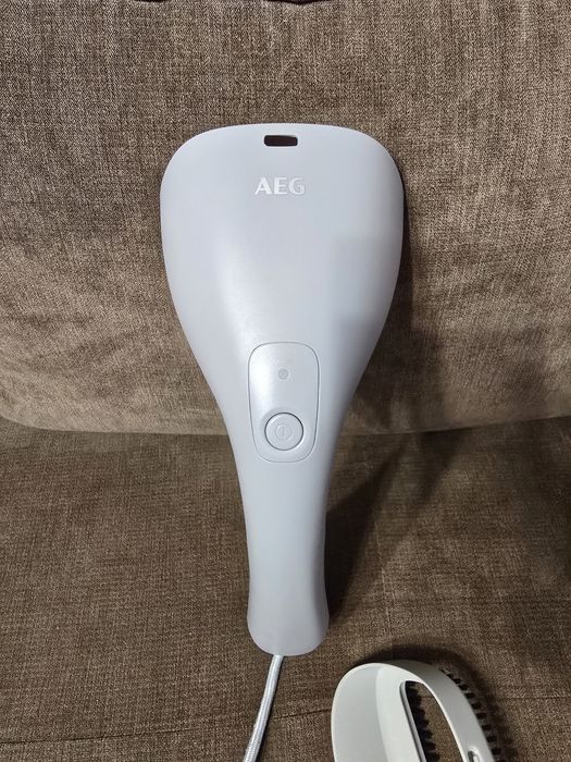 Уред за гладене с пара AEG