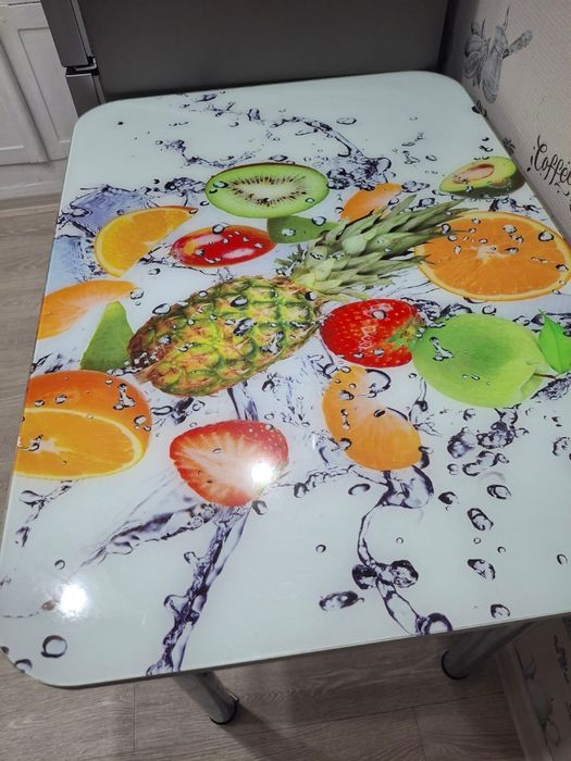Продам стол кухонный