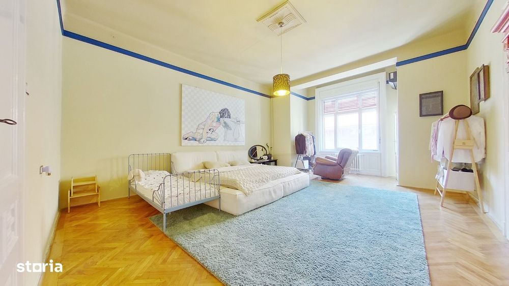 Apartament modern cu 3 camere intr-o cladire istorica, la 300 m de Pri