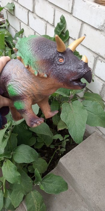 Продам игрушки Динозавры большие