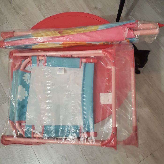 Frozen, set camping cu masuta, umbrelq si scaun. Doar masa a fost fol