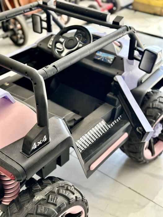 Детская машина на пульте