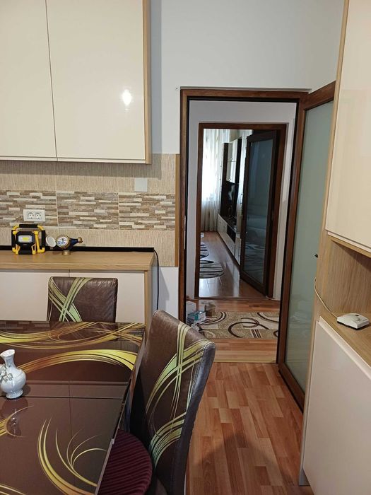 vand apartament doua camere decomandate