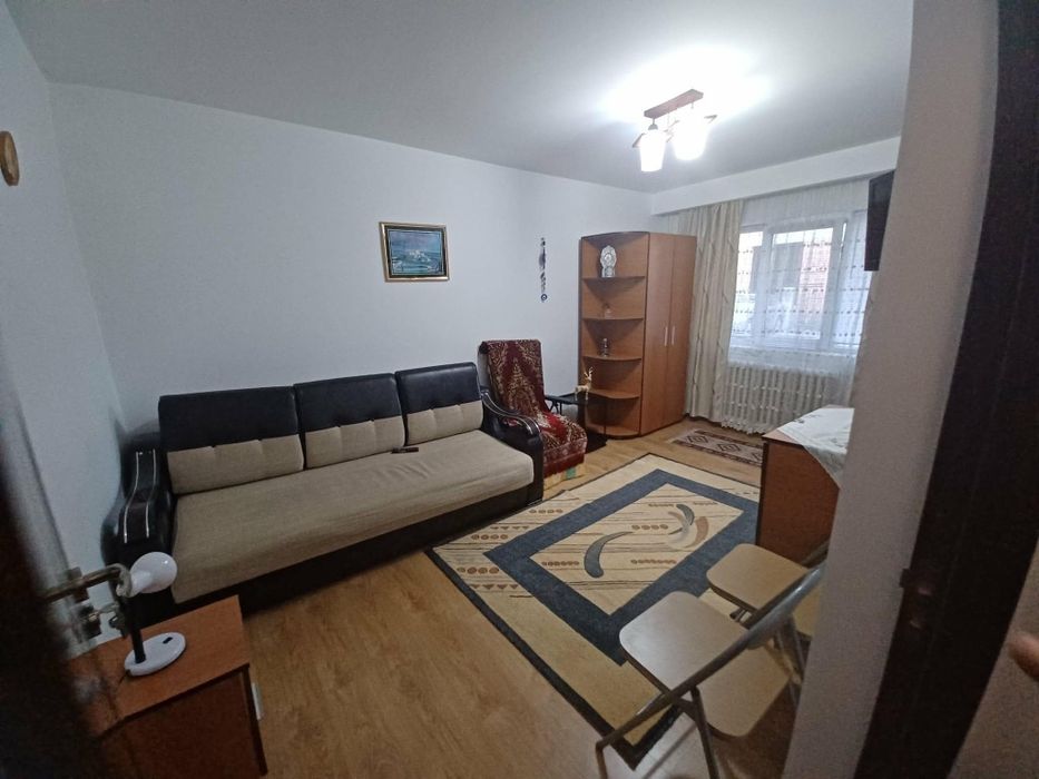 Închiriez garsoniera
