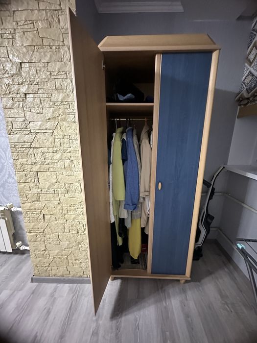 Продам 2 шкафа с полками