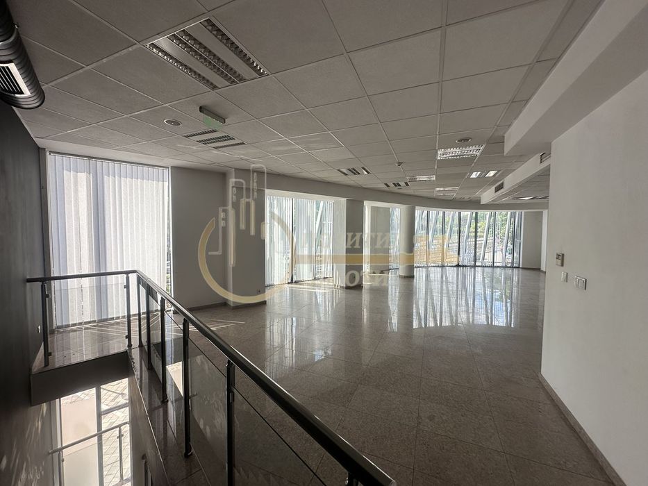 Дава се под наем Магазин в София, Център - 160 кв.м за 2200 € - Снимка #2