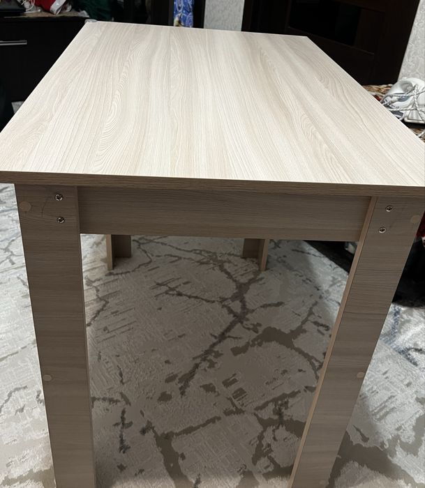 Продам обеденный стол 90х60х75