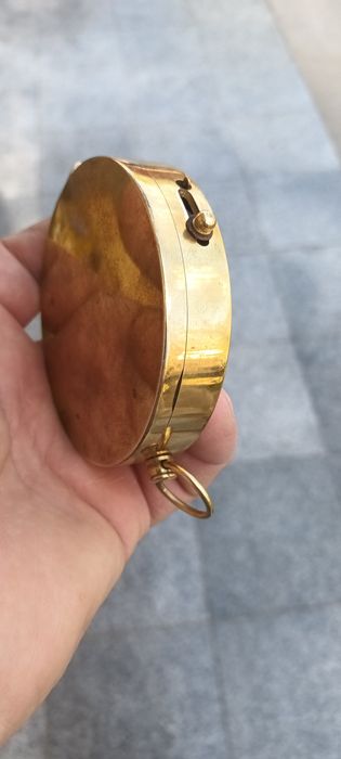 Busola din alama funcțională