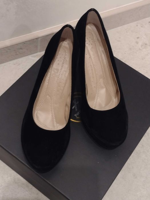 Дамски обувки на платформа