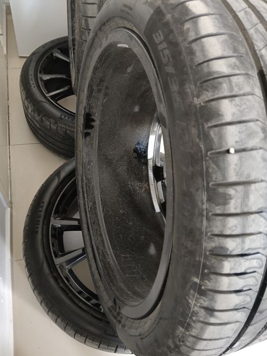 Продам Резина на BMW(PiReLLi)