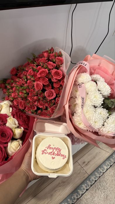 Цветы дарили примерно в 22/30-23/00