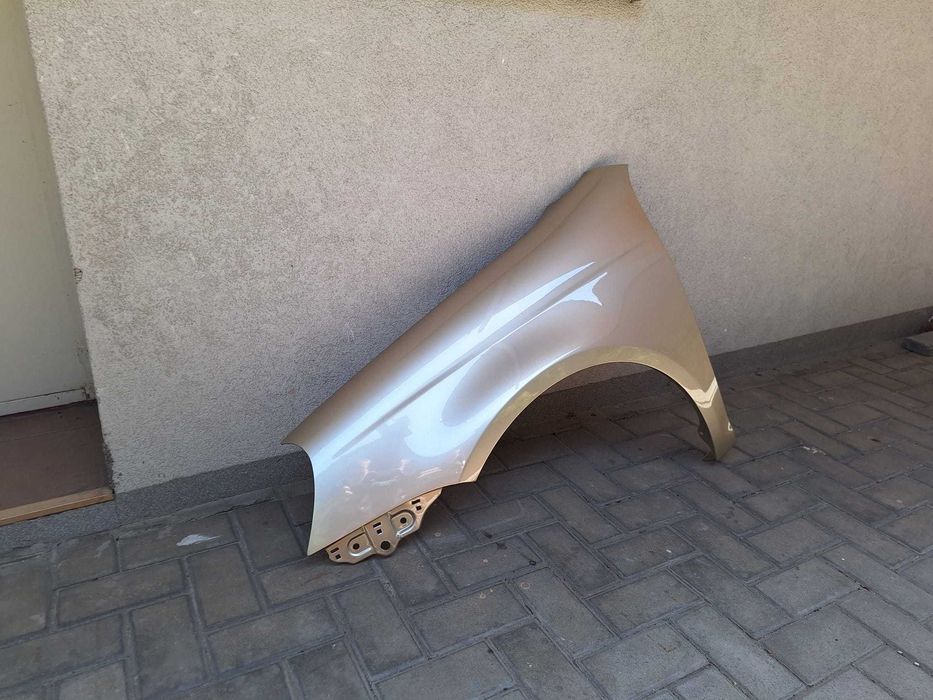 Aripa Fata Stanga VW Jetta 3 III An 2005-2011 Vopsita Auriu