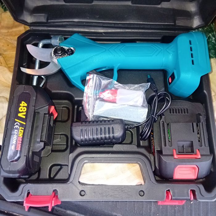 Vând Foarfecă de tăiat