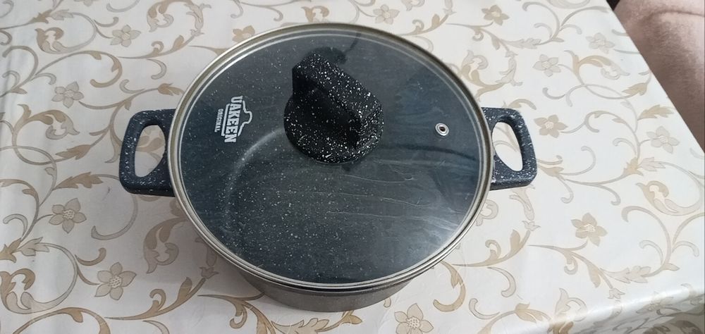 Кастрюля с крышкой