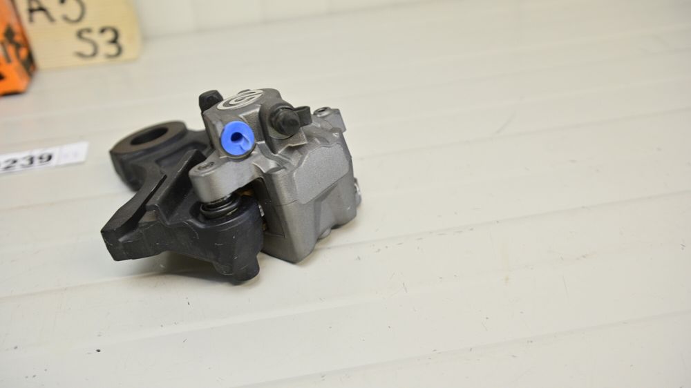 KTM 890 Duke R 2021 Etrier frana spate brembo