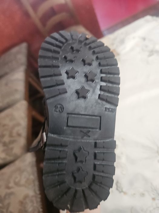Cizmulite fetite nr 23 din piele lacuita