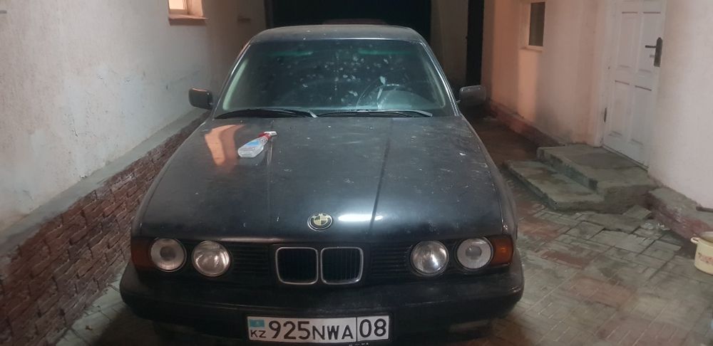 Продам БМВ 1990год