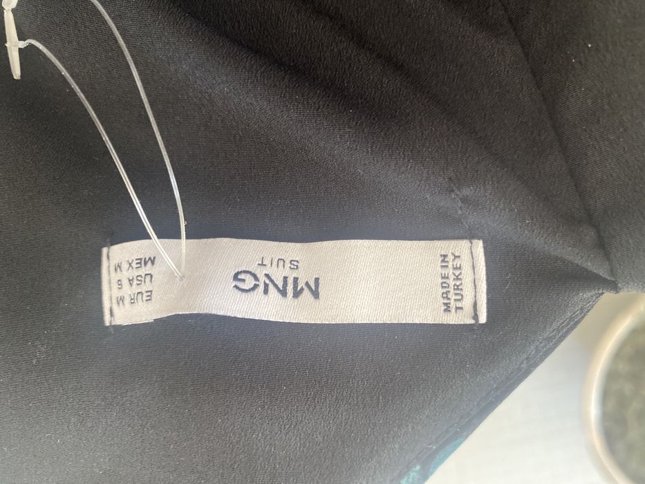 Дълга черна рокля с флорален мотив