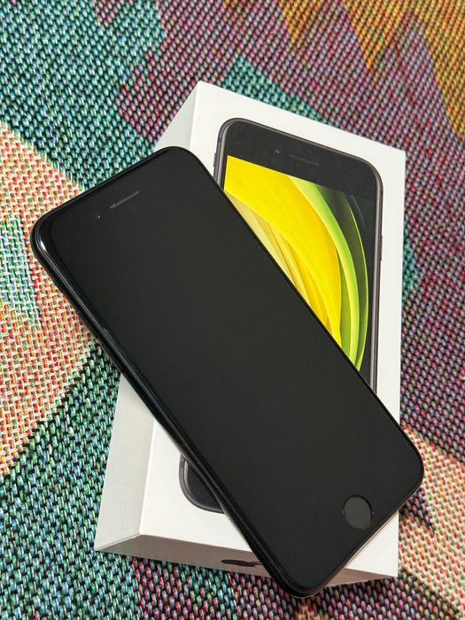 Продам Iphone SE 2020