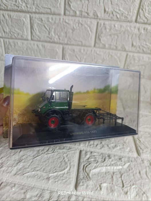 Мерцедес unimog.