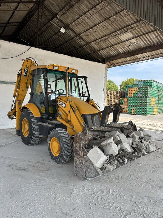 Inchiriez Buldoexcavator decopertari nivelari sapaturi canalizare