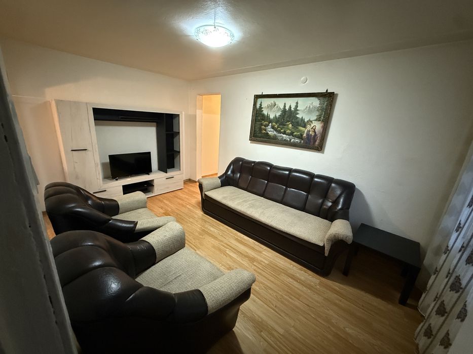 Se inchiriază Apartament 3 camere, mobilat, utilat, centrala propie!